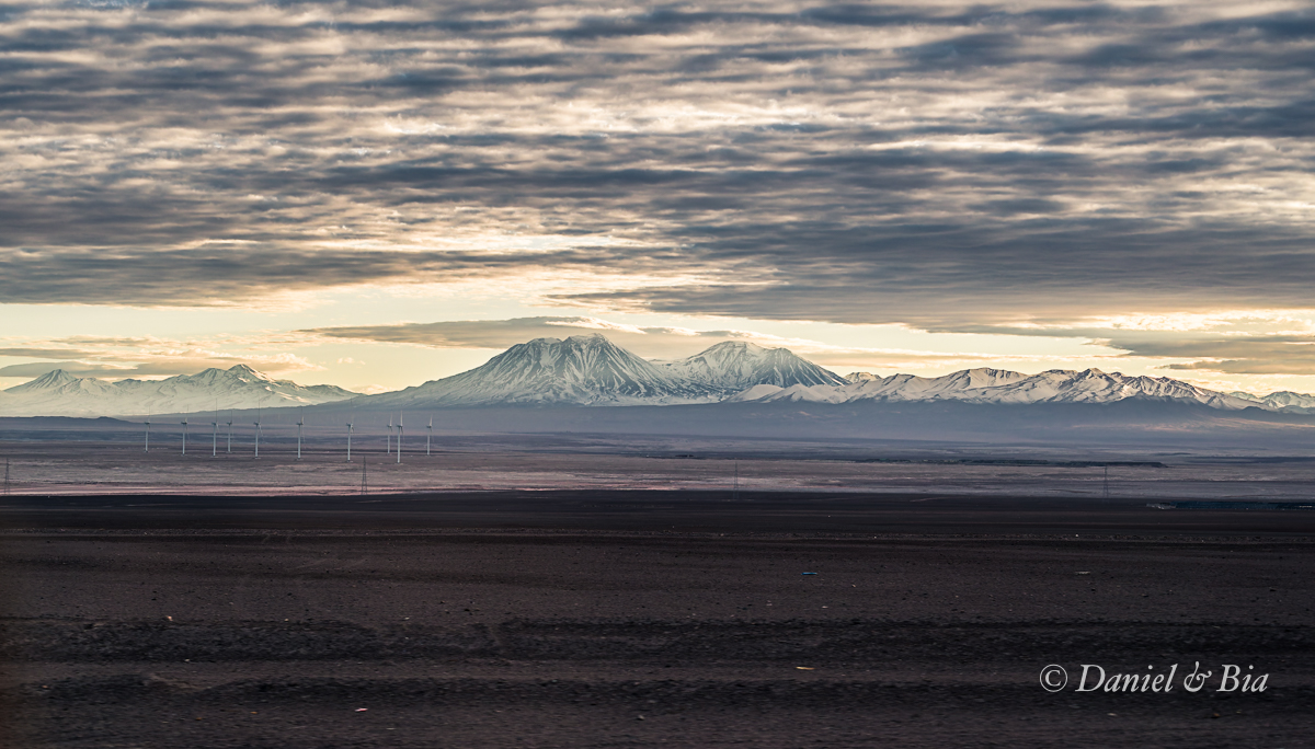Ruta 23 (RN23: Calama-San Pedro do Atacama), Chile, 15/08/2026. Foto Daniel e Bia.