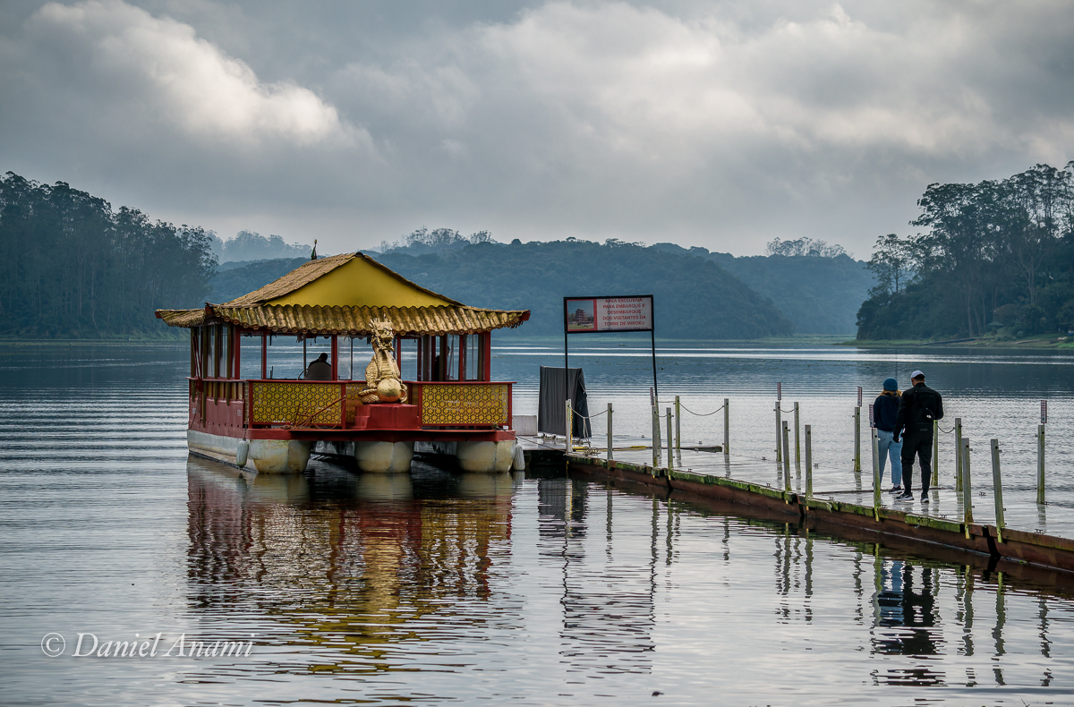 Barco com dragão dourado (Kinryo), Torre de Miroku, Ribeirão Pires, SP, 09/07/2025. Foto Daniel Anami.