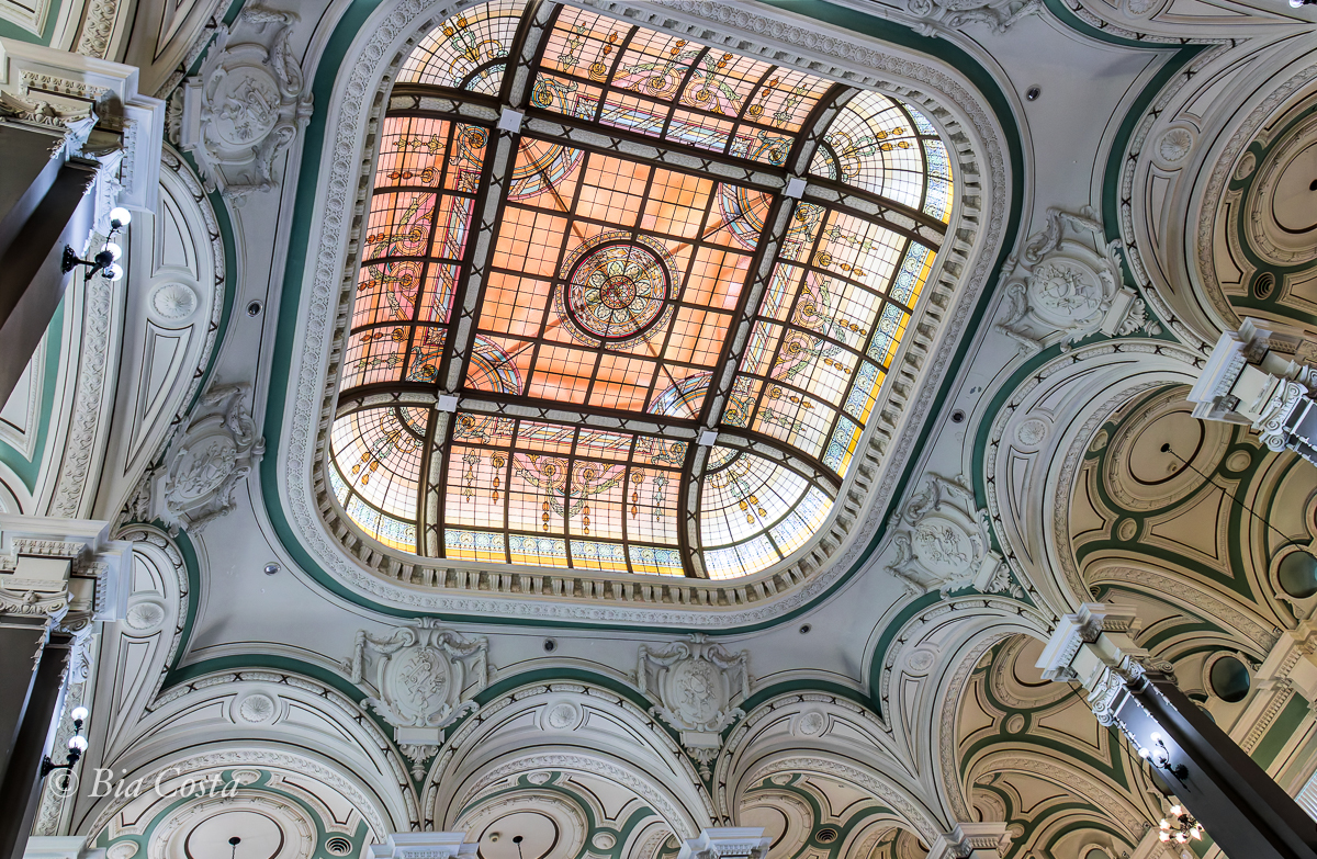 Vitral no nterior da Biblioteca Nacional, Rio de Janeiro, RJ, 23/04/2024. Foto Bia Costa.