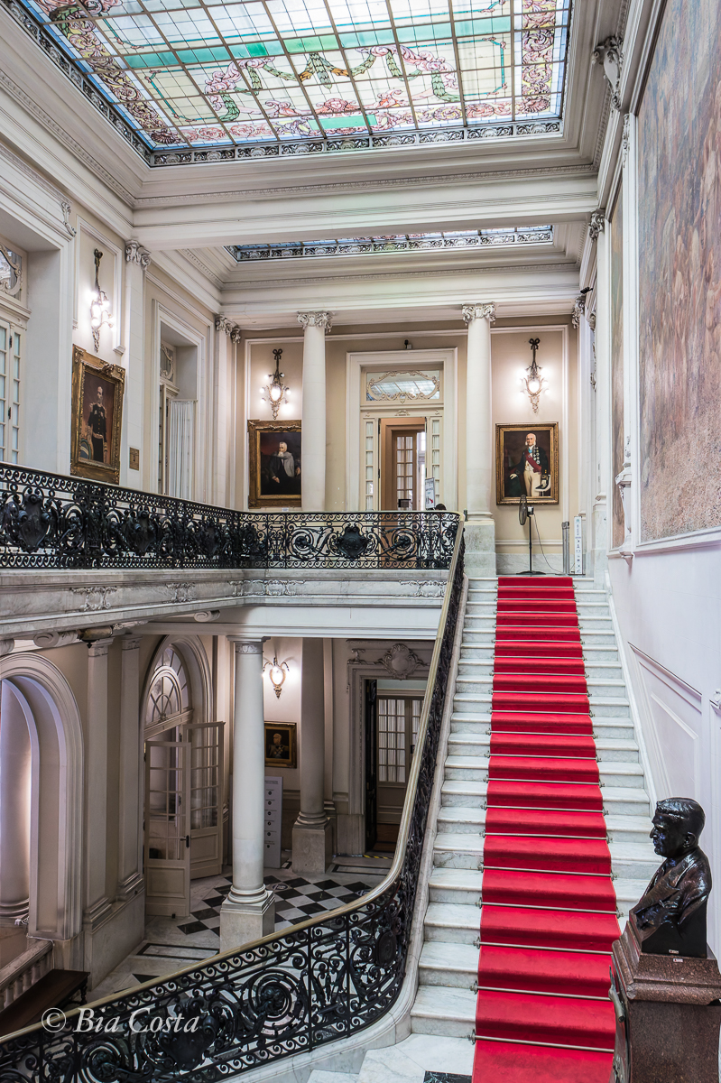 Escadaria no interior do Palácio Pedro Ernesto, Rio de Janeiro, RJ, 24/04/2024. Foto Bia Costa.