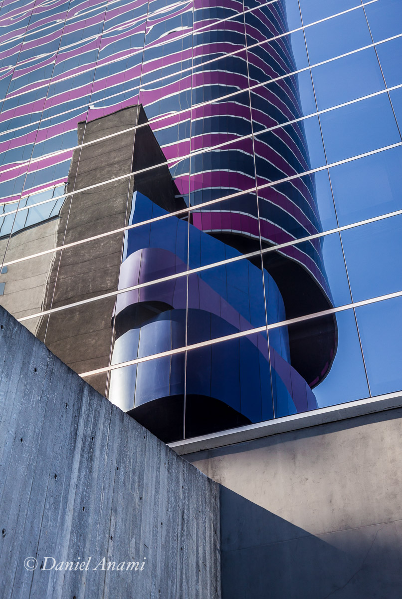 Reflexos arquitetônico do Instituto Tomie Ohtake, São Paulo, 22/06/14. Foto Daniel Anami.