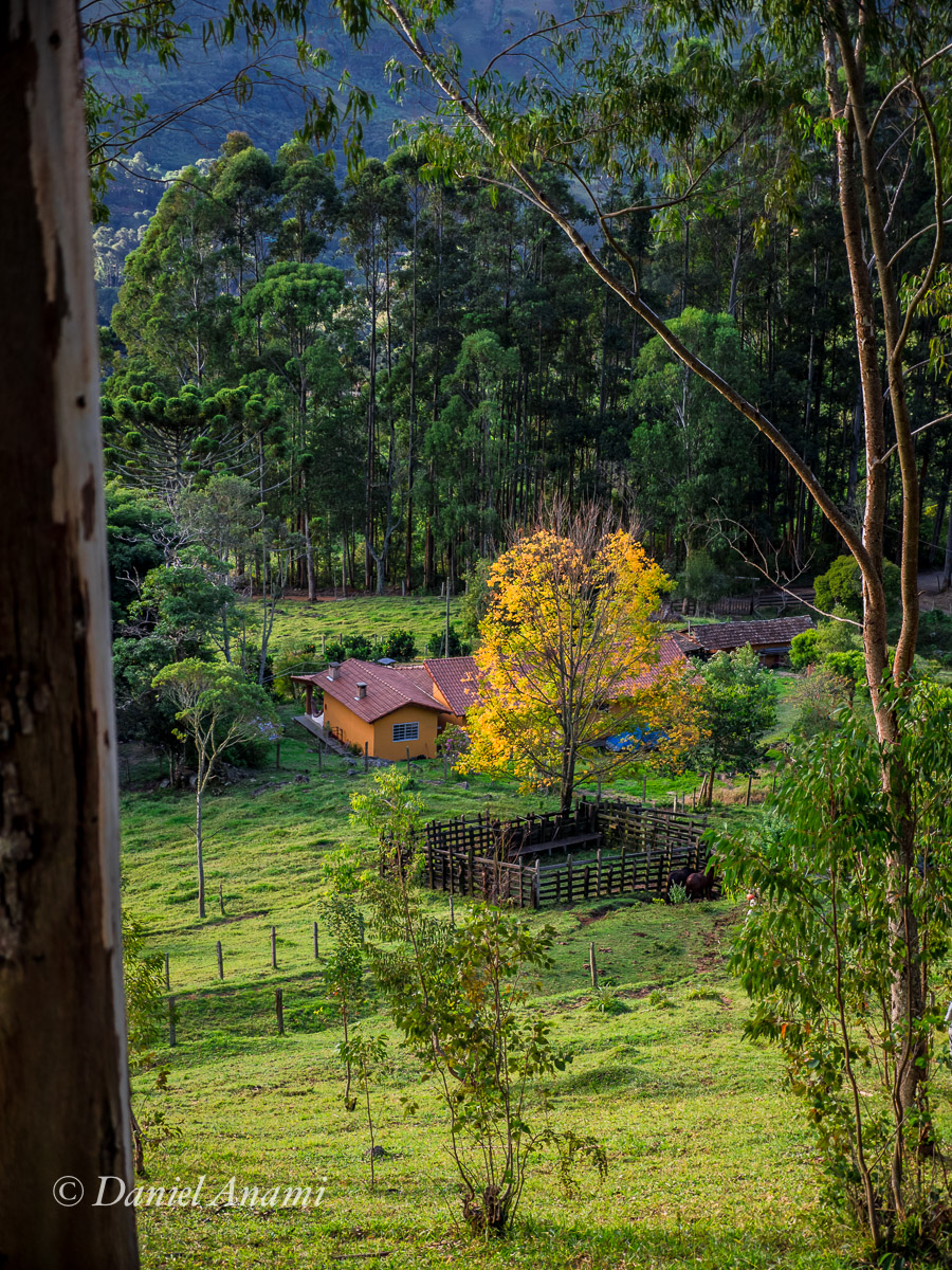 Fazenda do vizinho do Chico Bento na trilha na Pedra do Baú, São Bento do Sapucaí, 21/06/15. Foto Daniel Anami.