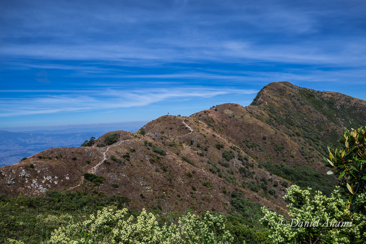 O longo caminho de volta. Alto do Capim Amarelo, Serra Fina, 17/06/2017. Foto Daniel Anami.
