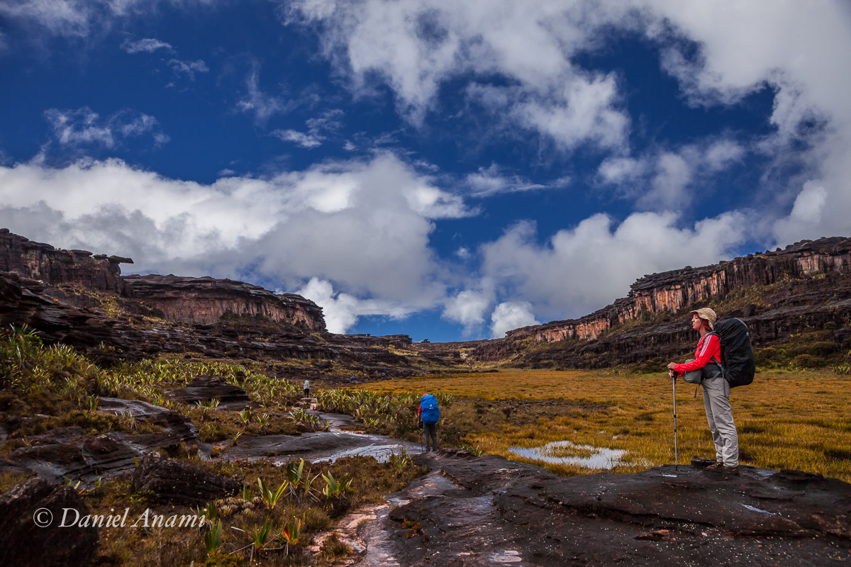 Nos despedimos da areia salmão e das rochas, agora é atravessar o pântano! 16/03/2016. Foto Daniel Anami.
