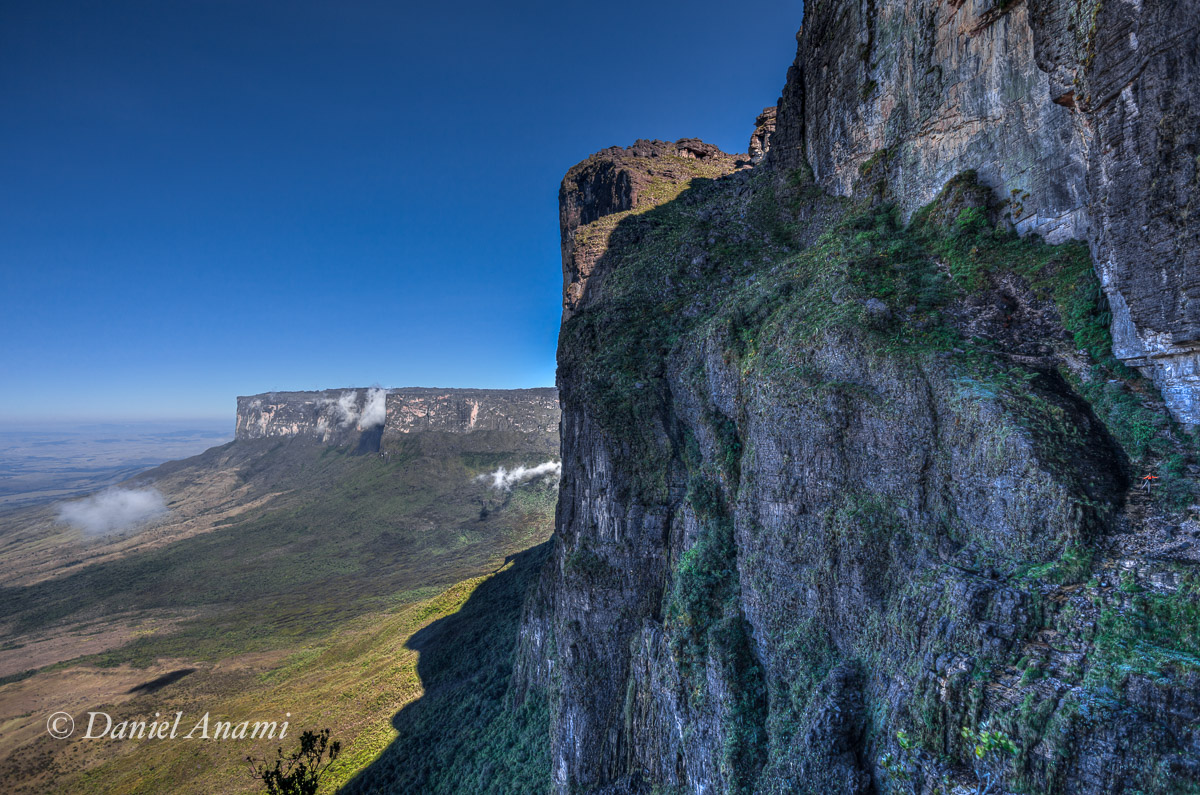 Teste de visão, encontre a laranjinha! Descida Monte Roraima 20/03/2016. Foto Daniel Anami.