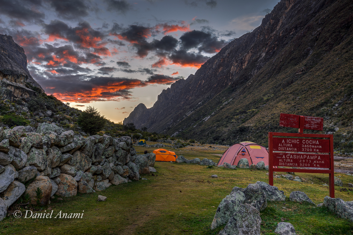Falta muito? Cordillera Blanca / Llamacorral (3.760m) - 04/07/17: 1º acampamento. Foto Daniel Anami.