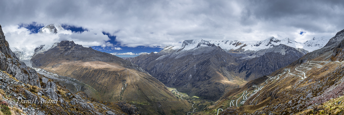 Pelo menos passa carro. Cordillera Blanca / Portachuelo de Llanganuco (4.767m) - 07/07/17: Nevado Huascarán Norte (6.664m). Foto Daniel Anami.