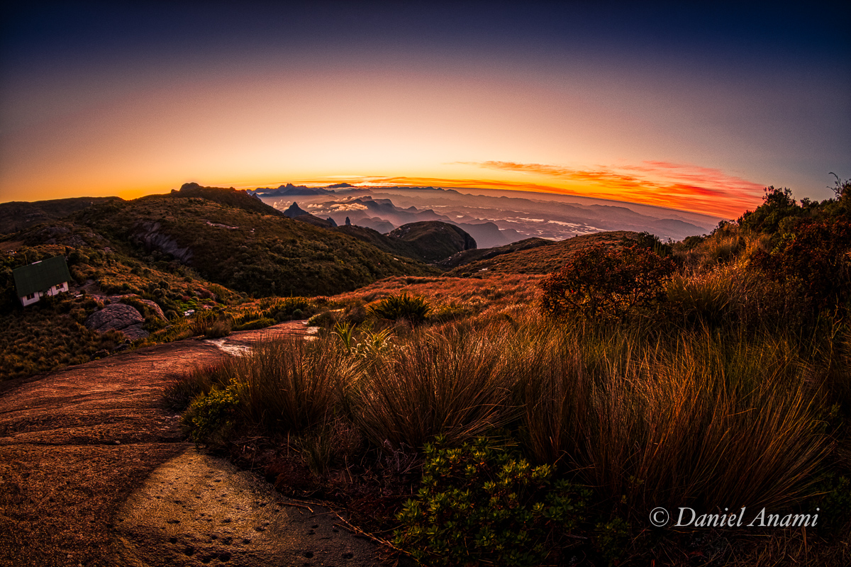 Angústia para terraplanistas. Castelos do Açu, Travessia Petro-Terê, PNSO, 16/08/2019. Foto Daniel Anami.